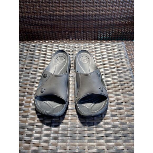 Crocs Disney Mens size 9 - Picture 1 of 7